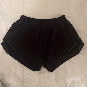 Lululemon Hotty Hot Low-Rise Lined Short 4”